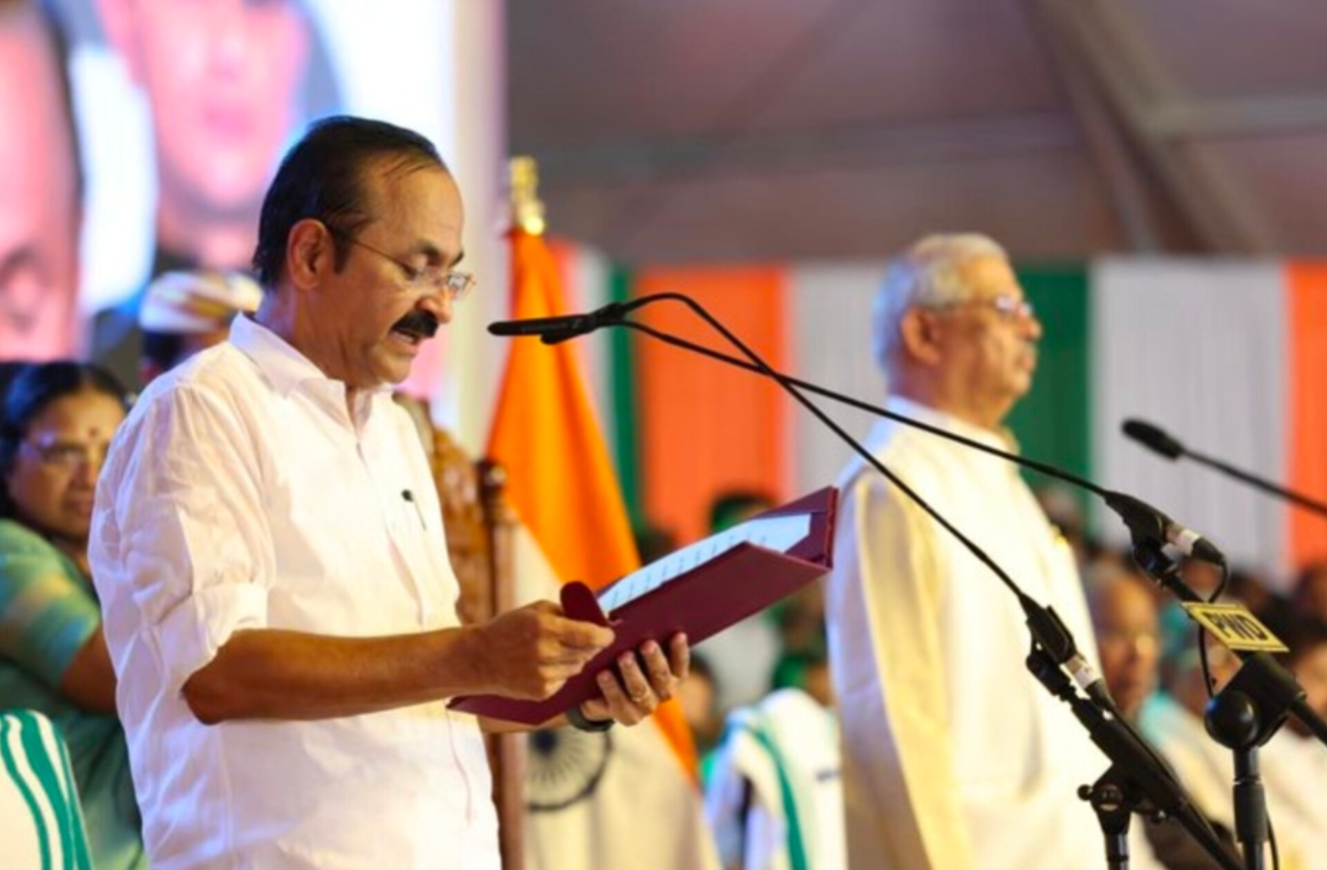 Read more about the article കേരളത്തിന് പുതിയ സർക്കാർ; വി.ഡി. സതീശനും 20 അംഗ മന്ത്രിസഭയും ചുമതലയേറ്റു