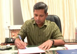 Read more about the article മുഖ്യമന്ത്രിയുടെ പ്രിൻസിപ്പൽ സെക്രട്ടറിയായി ഡോ. രത്തൻ യു. ഖേൽക്കർ ചുമതലയേറ്റു; നിയമനത്തിൽ രാഷ്ട്രീയ വിവാദം