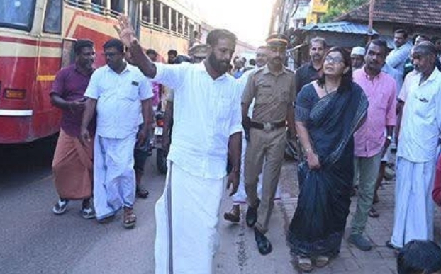 Read more about the article ഉമയനല്ലൂർ അണ്ടർപാസിലെ ഗതാഗതക്കുരുക്ക്: പരിഹാരനടപടികൾക്ക് എംഎൽഎയും കലക്ടറും സ്ഥലത്തെത്തി