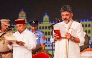 Read more about the article കർണാടകയുടെ 25-ാമത് മുഖ്യമന്ത്രിയായി ഡി.കെ. ശിവകുമാർ; സത്യപ്രതിജ്ഞ ചെയ്ത് പുതിയ മന്ത്രിസഭ അധികാരമേറ്റു