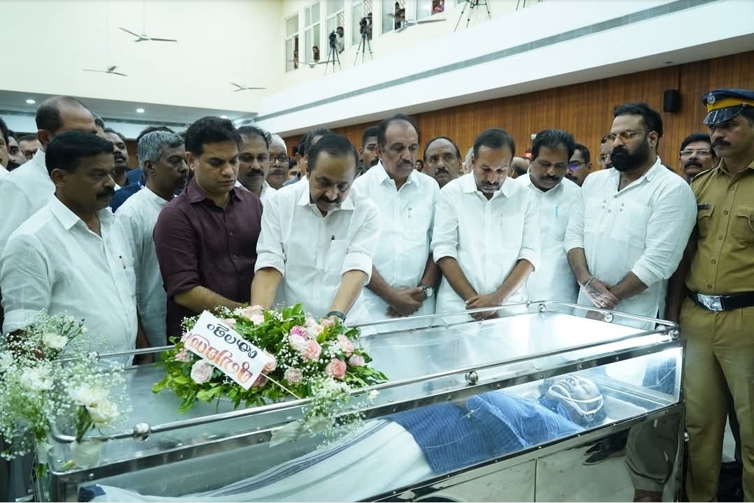Read more about the article അന്തരിച്ച നടൻ സലിം കുമാറിന് നാടിന്റെ അന്ത്യാഞ്ജലി; ഔദ്യോഗിക ബഹുമതികളോടെ സംസ്കാരം
