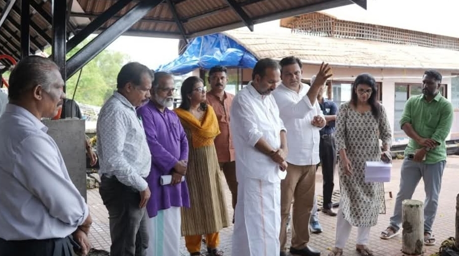 Read more about the article അഷ്ടമുടി കേന്ദ്രീകരിച്ച് കൊല്ലം ടൂറിസം വികസനം; പ്രതിവര്‍ഷം 20 ലക്ഷം സഞ്ചാരികളെ ലക്ഷ്യമിട്ട് പദ്ധതികള്‍