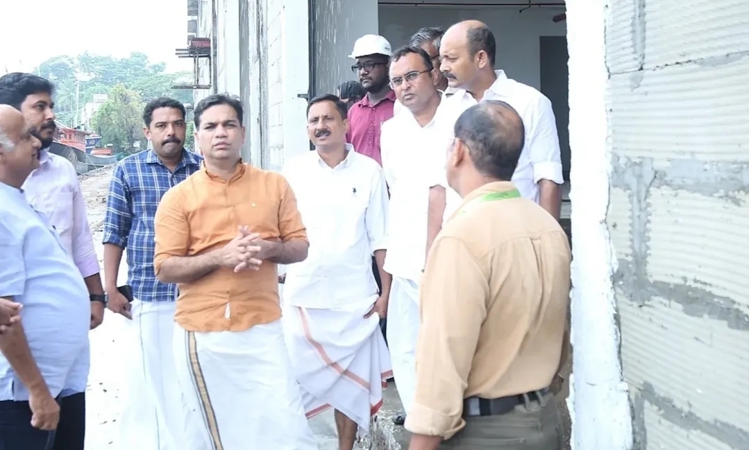 Read more about the article കൊച്ചി ഫിഷറീസ് ഹാർബറിന്റെ ആദ്യഘട്ട നിർമ്മാണം ഈ മാസം പൂർത്തിയാകും: ഹൈബി ഈഡൻ