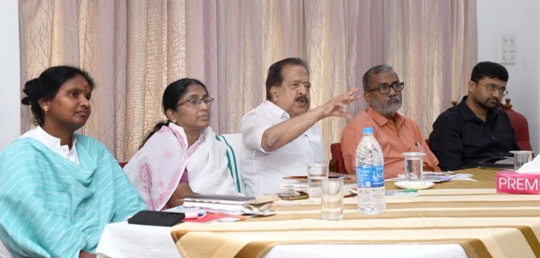 Read more about the article ആലപ്പുഴയുടെ കരുത്തായ കയർ മേഖലയെ തിരിച്ചുകൊണ്ടുവരാൻ എല്ലാ സാധ്യതകളും പരിശോധിക്കും: മന്ത്രി രമേശ് ചെന്നിത്തല
