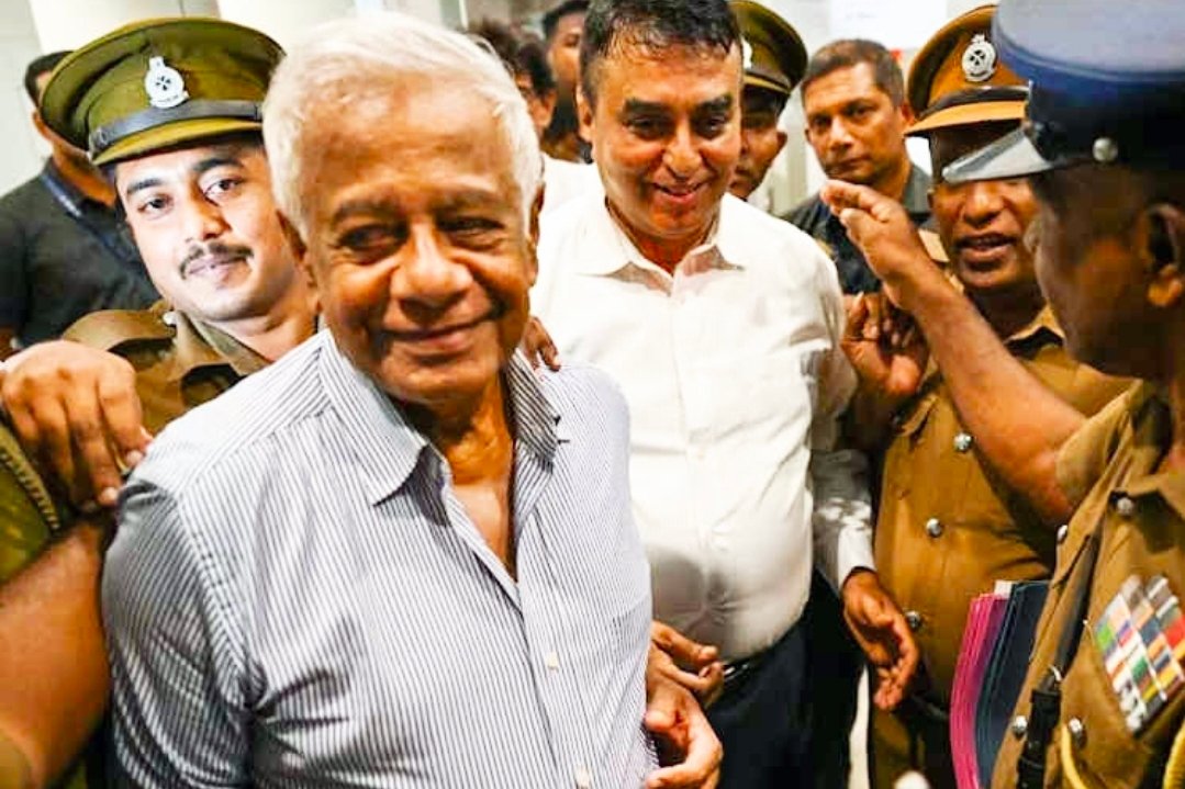 Read more about the article ഈസ്റ്റർ സ്‌ഫോടനങ്ങൾ: മുൻ പൊലീസ് മേധാവിക്കും മുൻ പ്രതിരോധ സെക്രട്ടറിക്കും വധശിക്ഷ വിധിച്ച് ശ്രീലങ്കൻ കോടതി