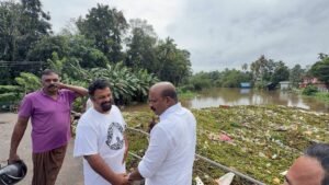 Read more about the article ഇരുപത്തിയെട്ടിൽ കടവിലും കരിപ്പുഴ തോട്ടിലും നീരൊഴുക്ക് തടസ്സം നീക്കി; ജലനിർഗമനം ഉറപ്പാക്കാൻ അടിയന്തര നടപടി