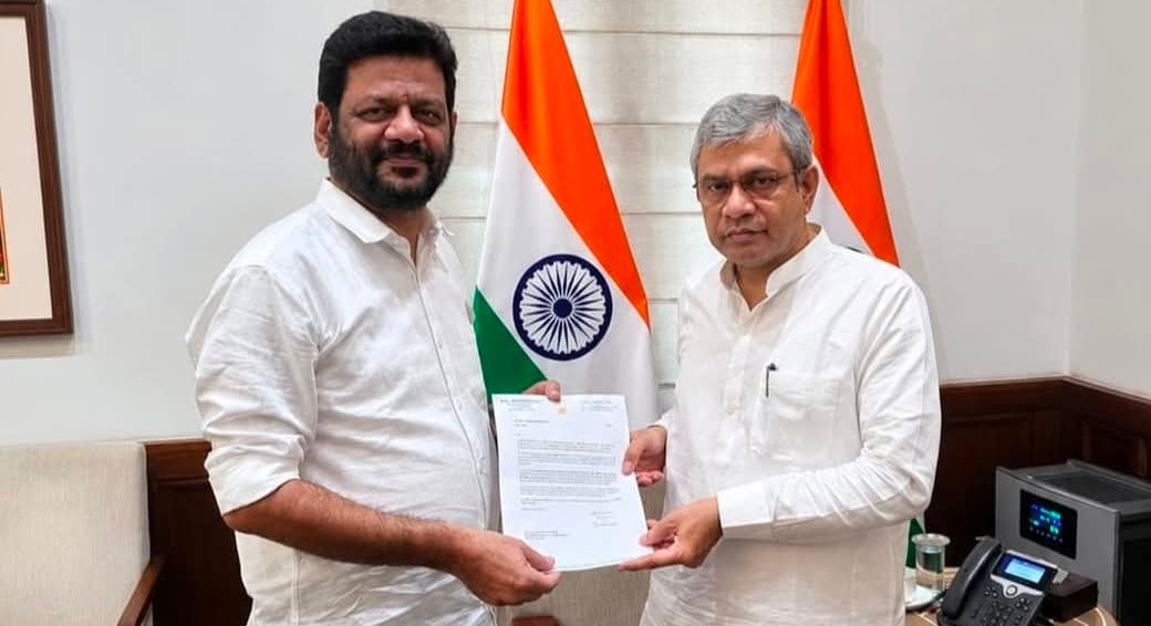 You are currently viewing കഞ്ചിക്കോട് കോച്ച് ഫാക്ടറി ഭൂമിയിൽ അനുബന്ധ റെയിൽവേ പദ്ധതികൾ പരിഗണിക്കും: അശ്വിനി വൈഷ്ണവ്