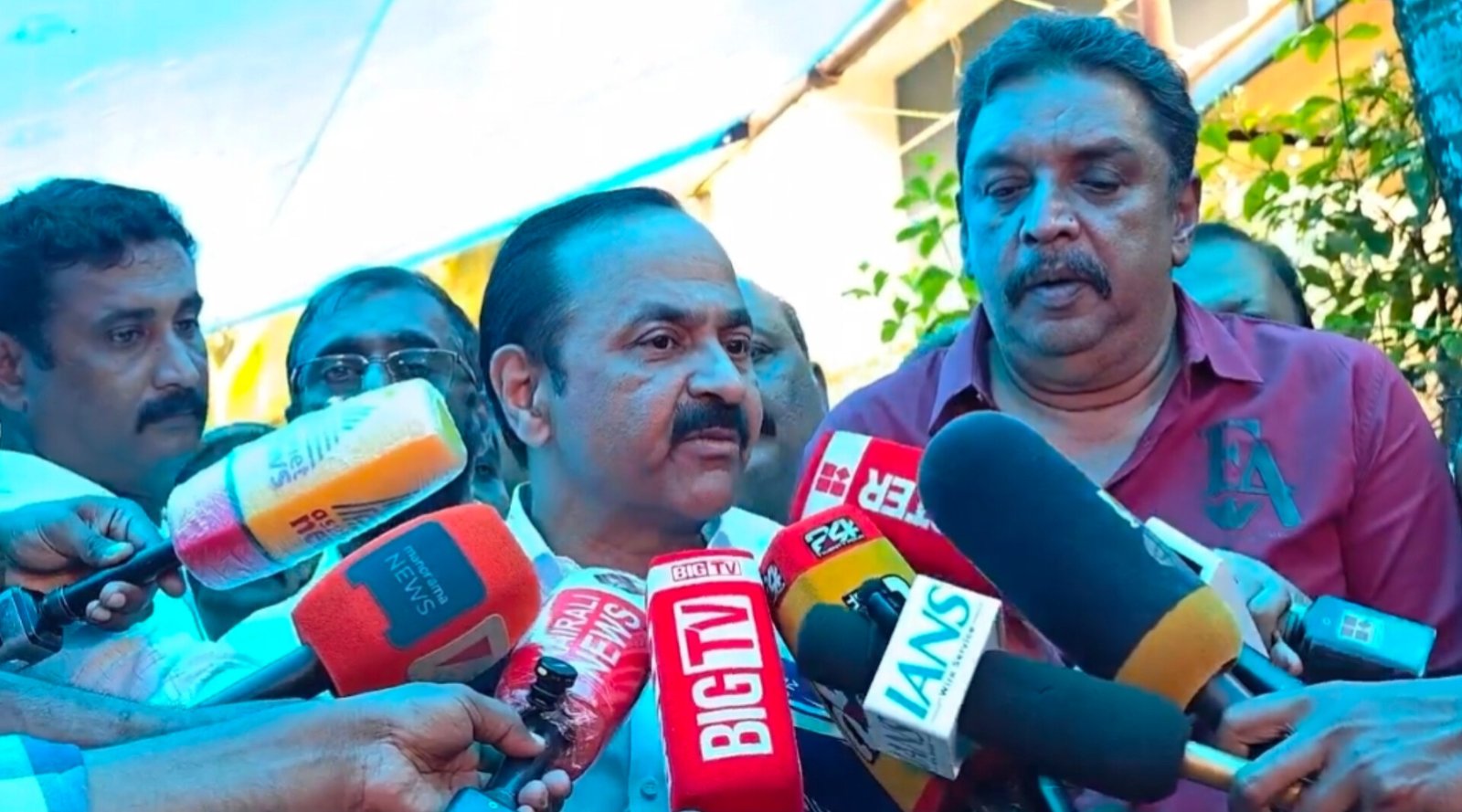 You are currently viewing നീണ്ടകര ബോട്ടപകടം: ഗൗതം കൃഷ്ണയ്ക്കായുള്ള തിരച്ചിൽ തുടരുന്നു; കുടുംബത്തിന് എല്ലാ സഹായവും ഉറപ്പാക്കി സർക്കാർ