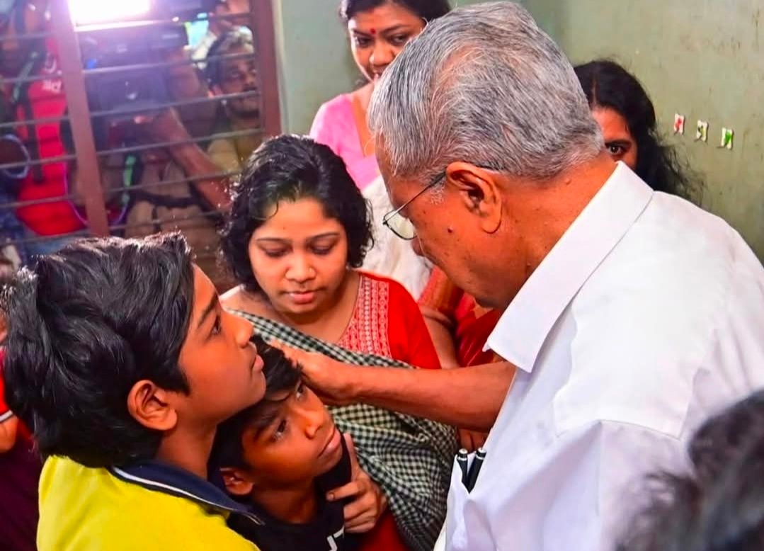 You are currently viewing രാജേഷിന്റെ കുടുംബത്തിന് സംരക്ഷണം ഉറപ്പാക്കണം; സാമ്പത്തിക ബാധ്യത സർക്കാർ ഏറ്റെടുക്കണമെന്ന് പ്രതിപക്ഷ നേതാവ് പിണറായി വിജയൻ
