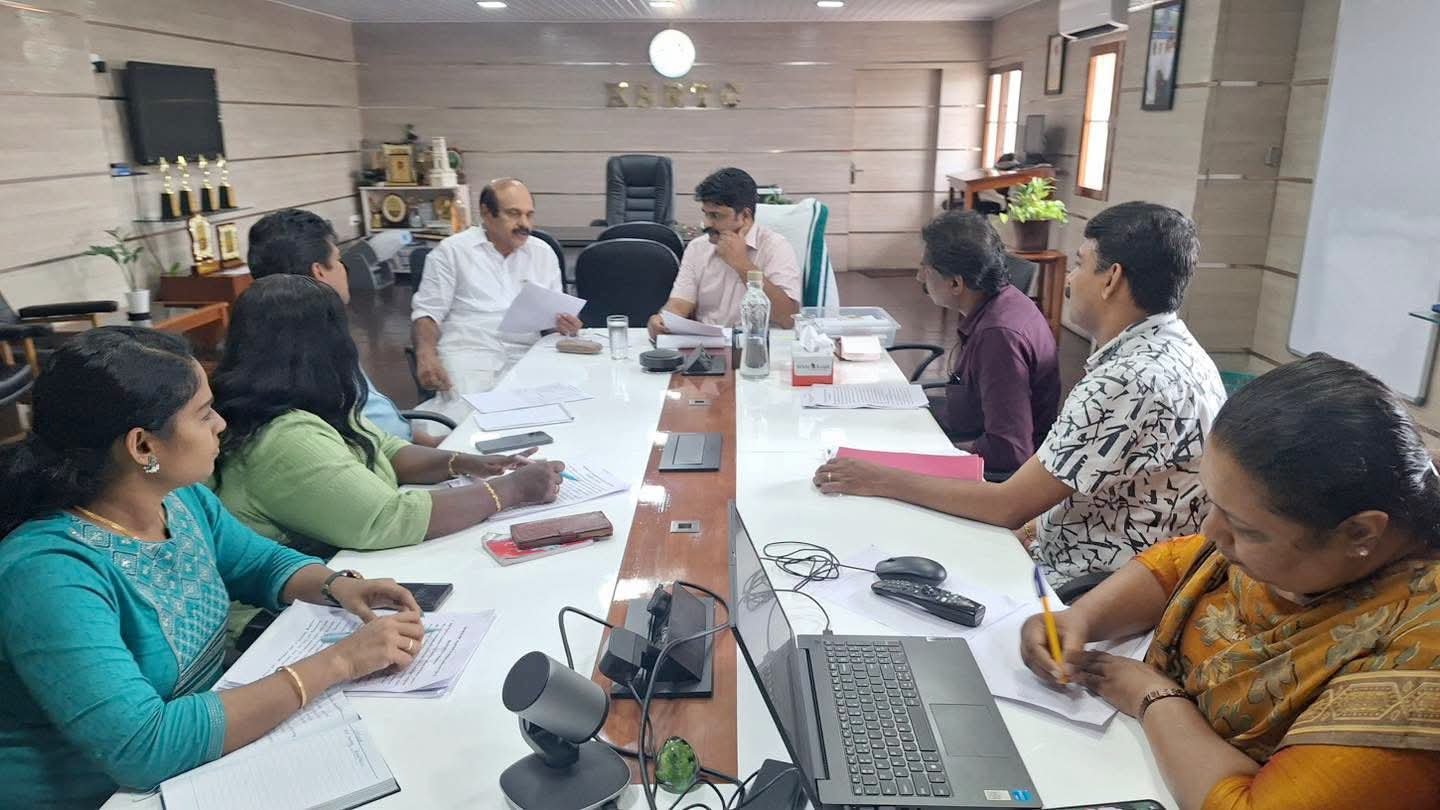 Read more about the article ഇരിങ്ങാലക്കുട കെഎസ്ആർടിസി സ്റ്റാൻഡിൽ കൂടുതൽ ജീവനക്കാർ; രണ്ട് പുതിയ സർവീസുകൾക്ക് തീരുമാനം