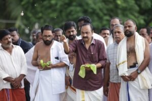 Read more about the article കർക്കടക വാവുബലി: തിരുനെട്ടൂർ മഹാദേവ ക്ഷേത്രത്തിൽ വി.ഡി. സതീശൻ ബലിതർപ്പണം നടത്തി