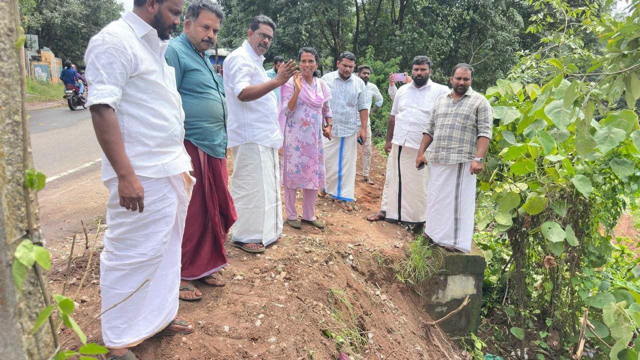 Read more about the article അപകടസാധ്യതയുള്ള മേഖലയിൽ ഉല്ലാസ് കോവൂർ എംഎൽഎയുടെ സന്ദർശനം; സുരക്ഷാ നടപടികൾക്ക് നിർദേശം