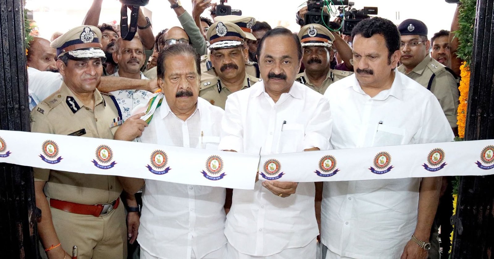 Read more about the article ജനസൗഹൃദ പൊലീസ് സ്റ്റേഷനുകൾ; ‘മൈ പൊലീസ് സ്റ്റേഷൻ’ പദ്ധതിക്ക് തുടക്കം