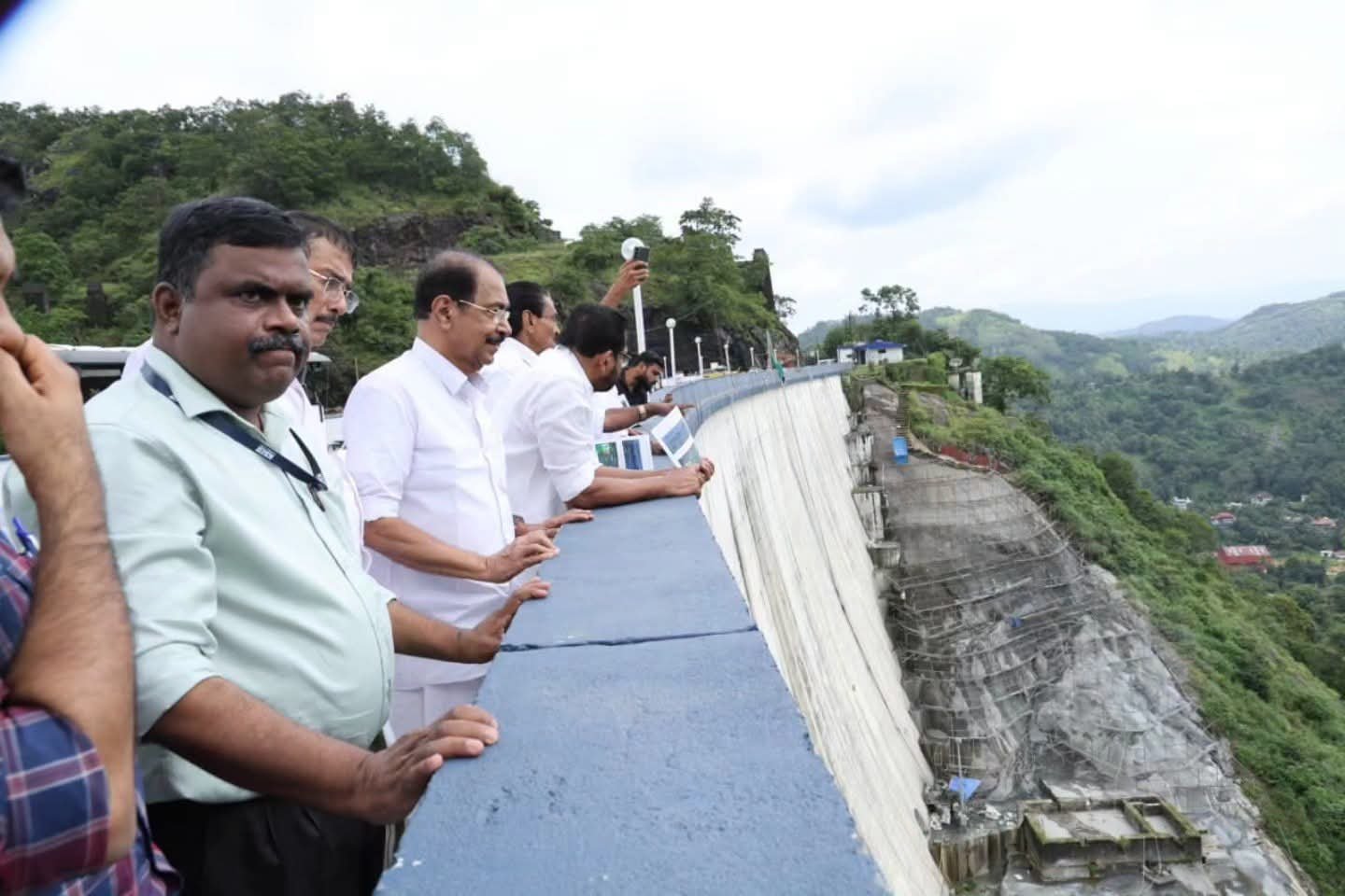 Read more about the article ഇടുക്കി അണക്കെട്ടുകൾ സന്ദർശിച്ച് മന്ത്രി സണ്ണി ജോസഫ്; പമ്പ്ഡ് ഹൈഡ്രോ സ്റ്റോറേജ് പദ്ധതിയിൽ അവലോകനം