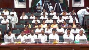 Read more about the article നിയമസഭയിൽ പതിവ് തെറ്റിച്ച് വിജയ്; മന്ത്രിമാരുടെ നിരയിൽ ഇരുന്ന് തമിഴ്നാട് മുഖ്യമന്ത്രി