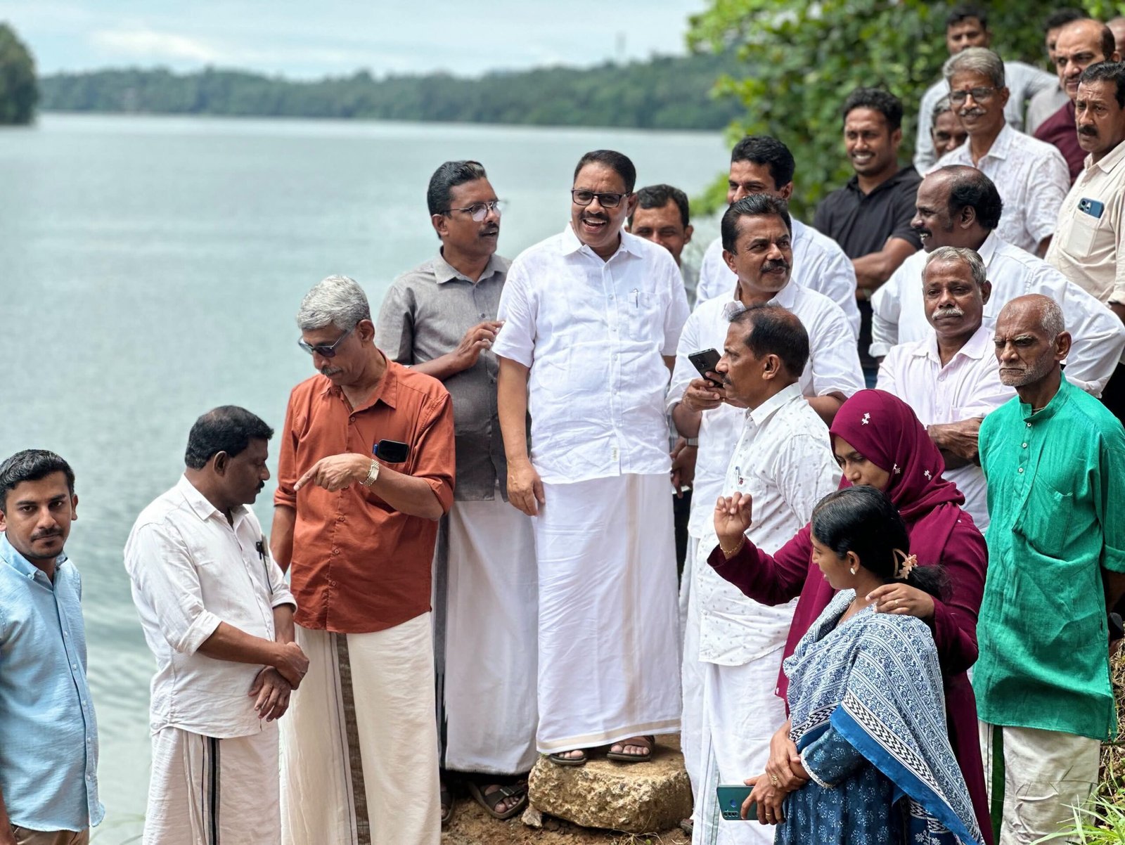 You are currently viewing വെള്ളായിക്കോട്–മൂളപ്പുറം പാലം അനിവാര്യം; ഇടപെടൽ ഉറപ്പുനൽകി റസാഖ് മാസ്റ്റർ