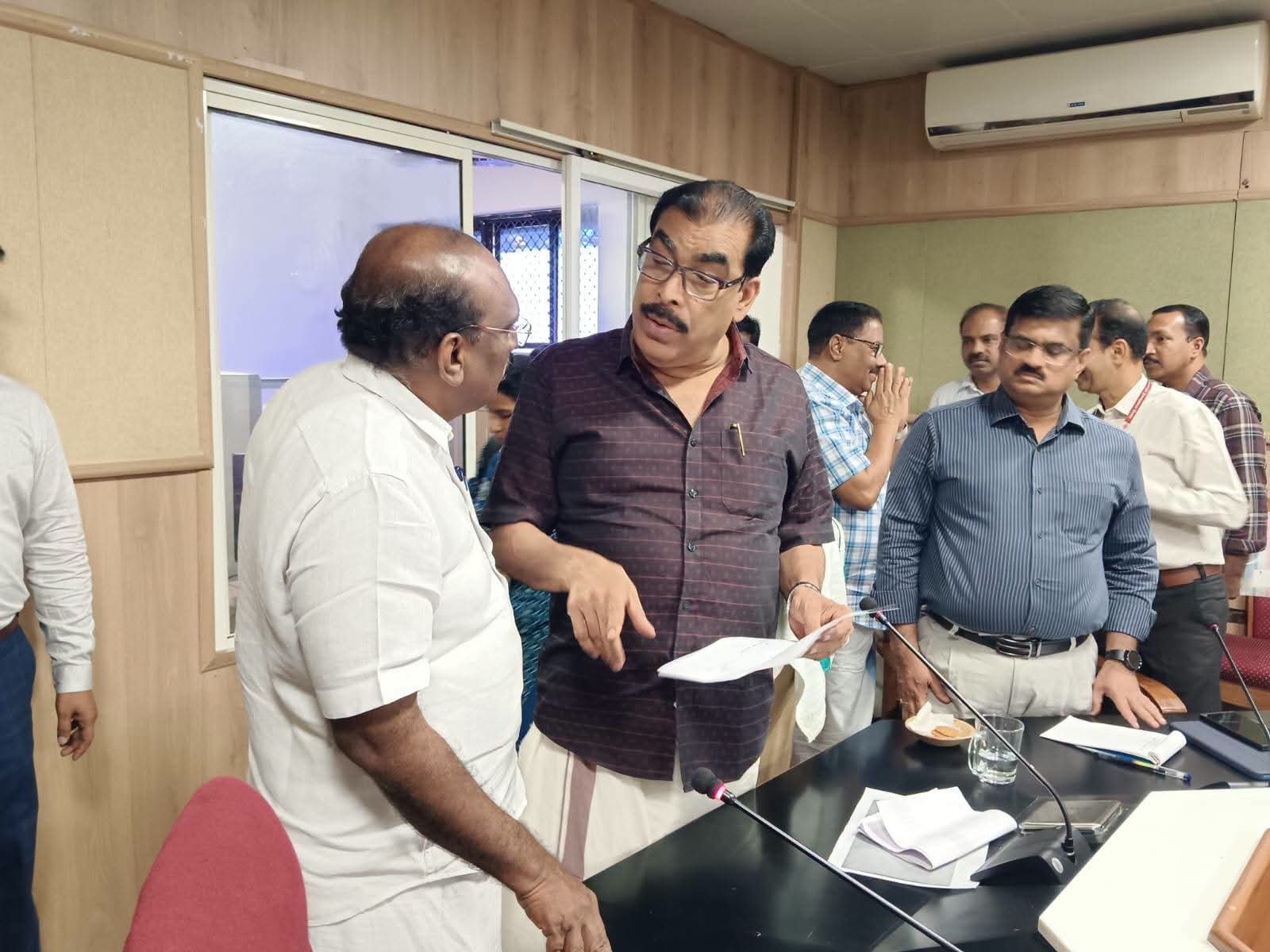 Read more about the article ടാർ വില കുതിച്ചുയർന്നു; റോഡ് നിർമാണം സ്തംഭനം: മന്ത്രി ഇടപെടണമെന്ന് എൻ.കെ. അക്ബർ
