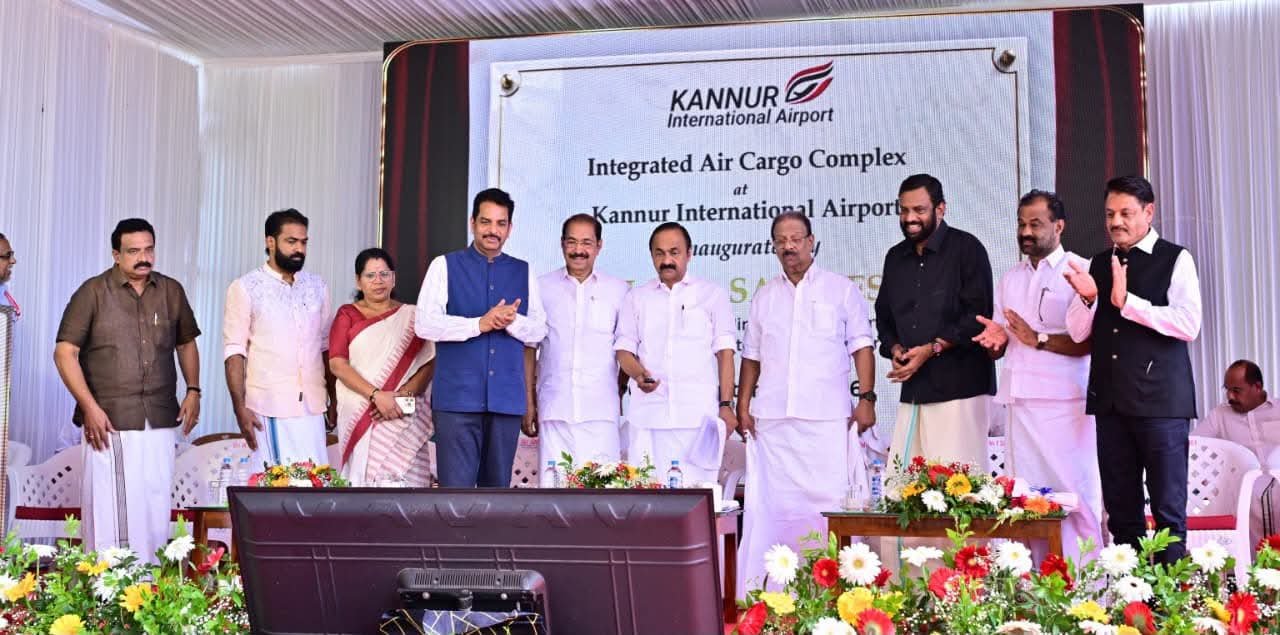 Read more about the article കണ്ണൂർ വിമാനത്താവളത്തിൽ 4 മെഗാവാട്ട് സൗരോർജ നിലയവും കാർഗോ സമുച്ചയവും നാടിന് സമർപ്പിച്ചു