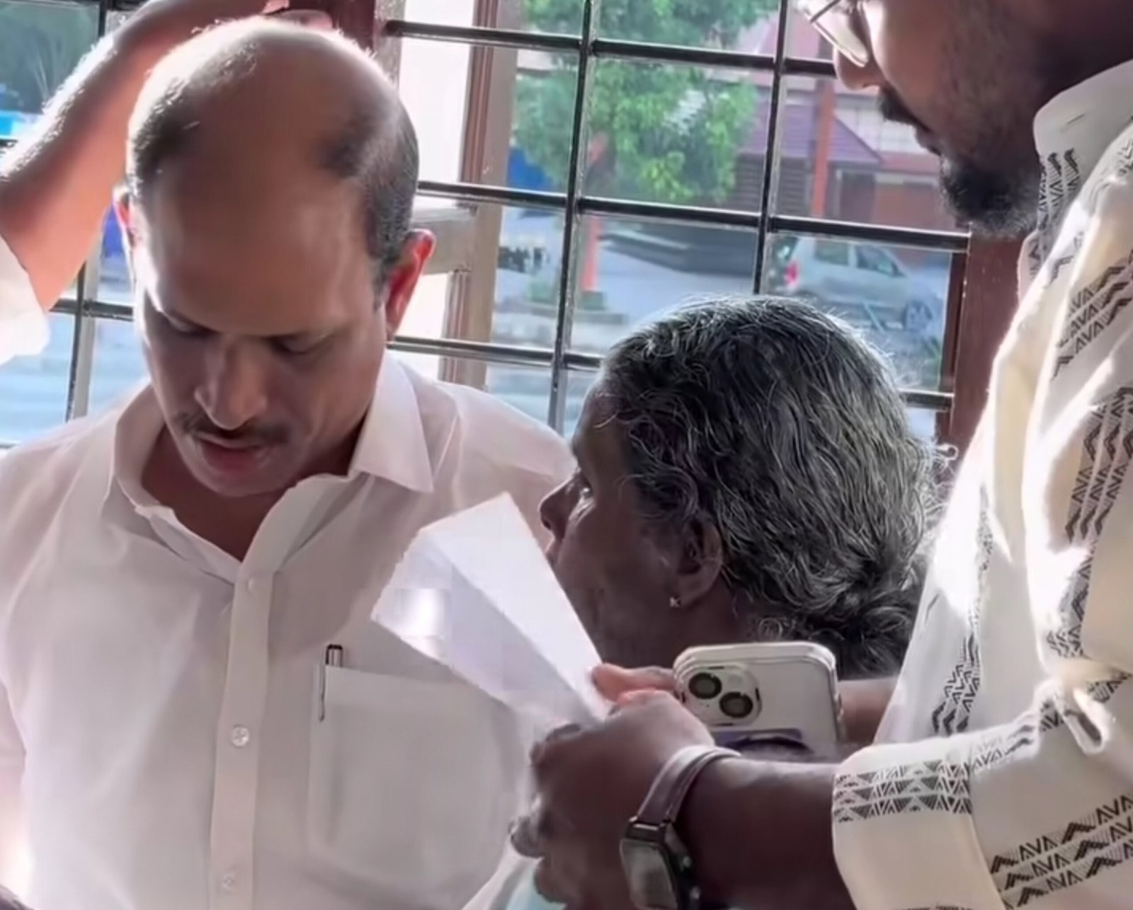 Read more about the article കാട്ടാന ആക്രമണത്തിൽ വയോധിക തൊഴിലുറപ്പ് തൊഴിലാളി മരിച്ചു; പുനലൂർ താലൂക്ക് ആശുപത്രിയിൽ പ്രതിഷേധം