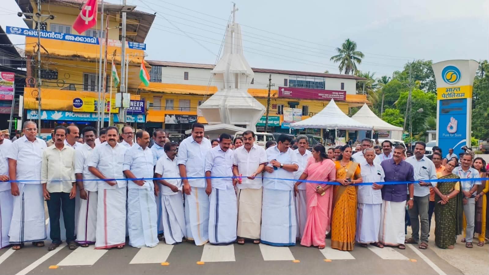 Read more about the article 5.5 മീറ്ററിൽനിന്ന് 7 മീറ്ററായി വീതി; കീരംപാറ–ഭൂതത്താൻകെട്ട് റോഡ് നവീകരണം പൂർത്തിയായി
