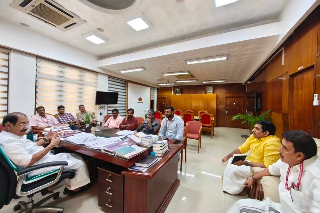 Read more about the article ഒൻപത് ദിവസത്തെ സമരം പിൻവലിക്കാൻ ധാരണ; കെഎസ്ഇബി മീറ്റർ റീഡർമാർ ജോലിയിൽ തിരിച്ചെത്തും