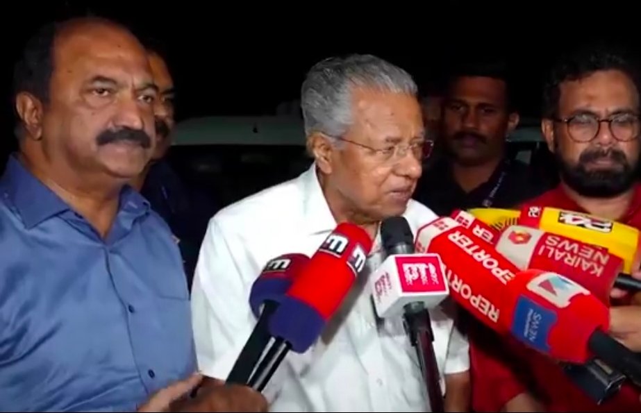 Read more about the article എട്ട് മണിക്കൂർ നീണ്ട കരുതൽ തടങ്കലിന് ശേഷം പിണറായി വിജയനെ വിട്ടയച്ചു