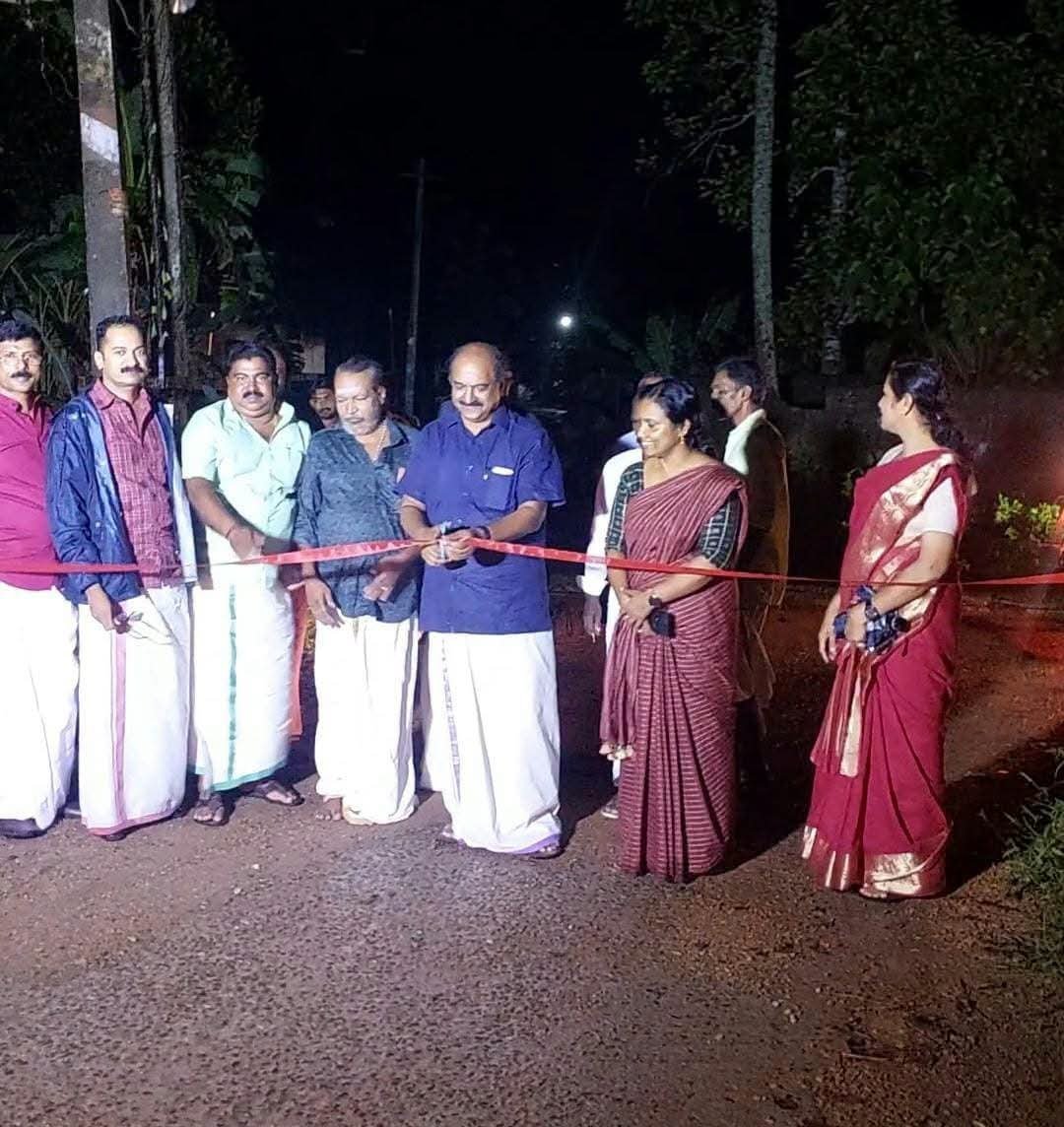 Read more about the article മൈലത്ത് മൂന്ന് റോഡുകൾ നാടിന് സമർപ്പിച്ചു; ഉദ്ഘാടനം കെ. എൻ. ബാലഗോപാൽ നിർവഹിച്ചു